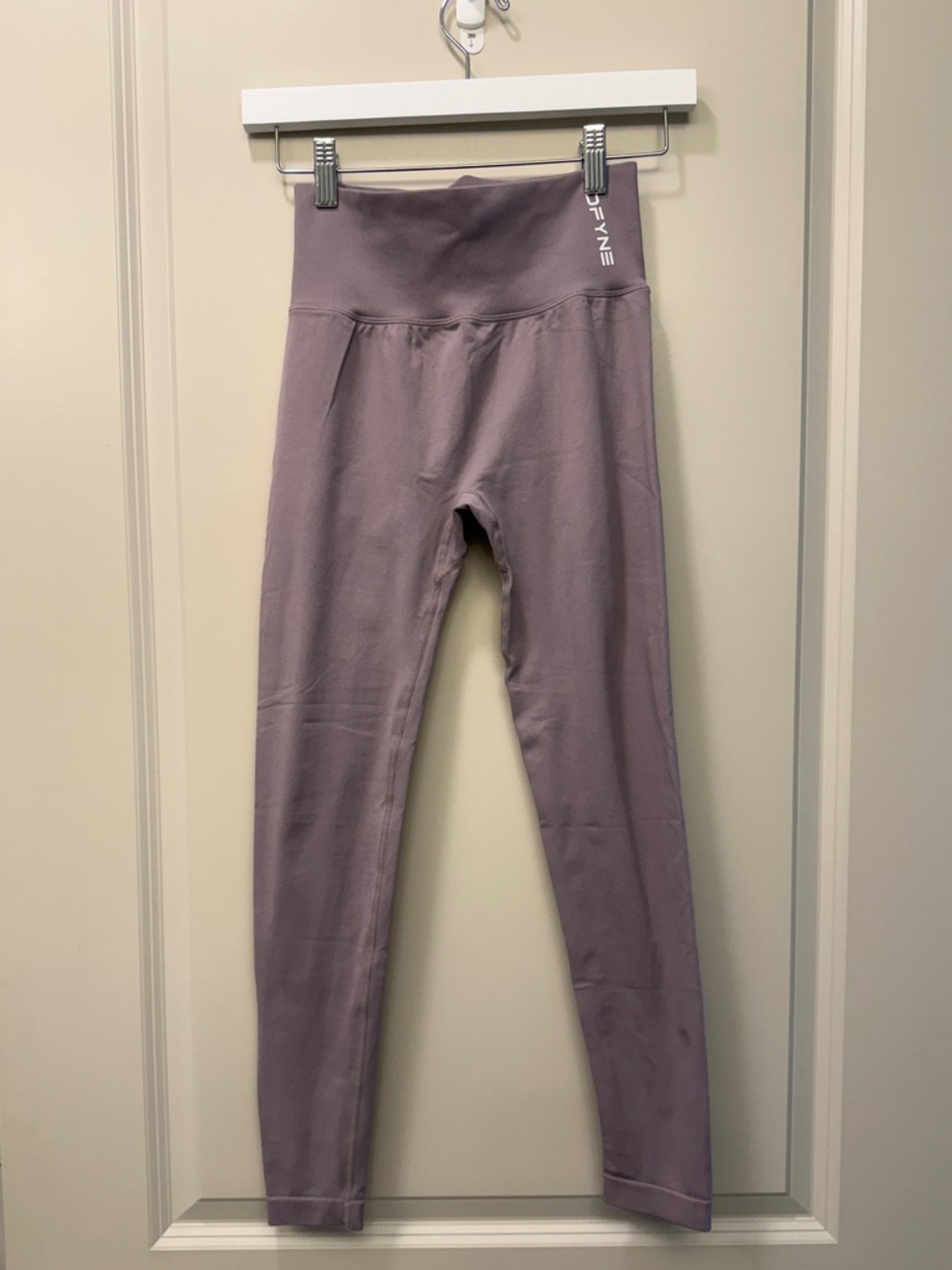 DFYNE Dynamic Leggings in Lavender- High waisted and seamless